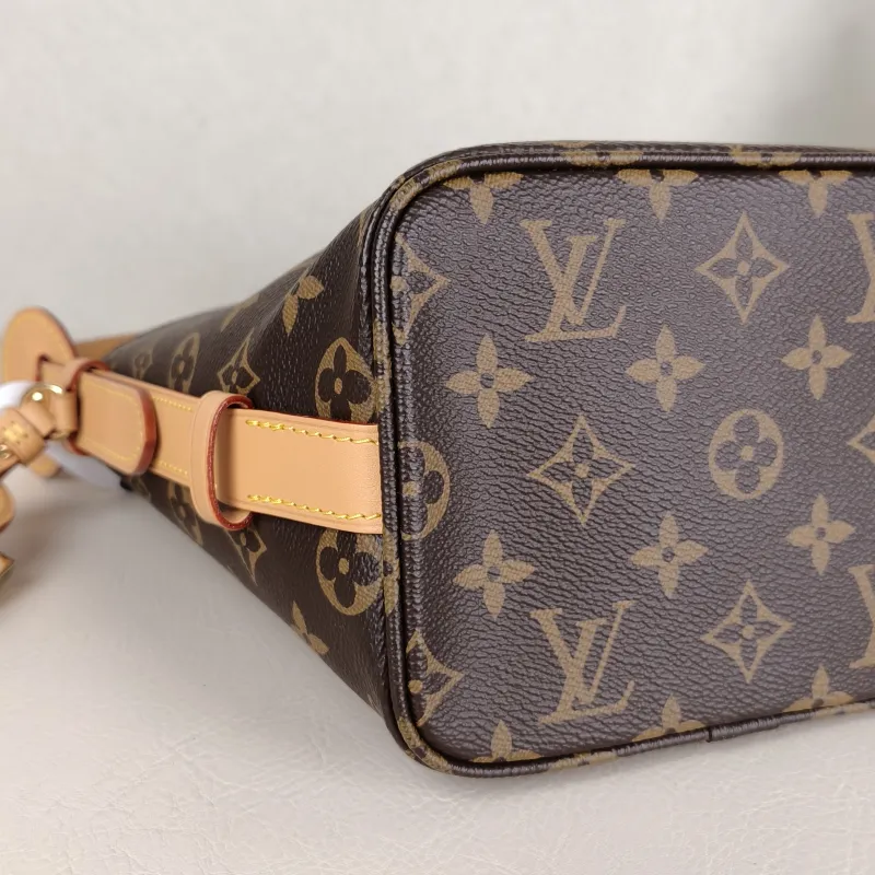 Louis Vuitton Top Handle Bag ALL IN BB Monogram PVCBB16 × 12 × 18 cm — detail view 2 of 10