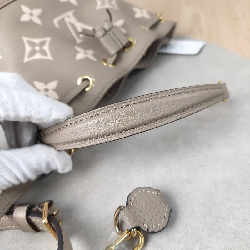 Louis Vuitton Crossbody Bag NANO NOÉ Bucket Bag Nano · White Empreinte Embossed Calfskin Monogramnano13 × 10 × 16 cm — detail view 9 of 15