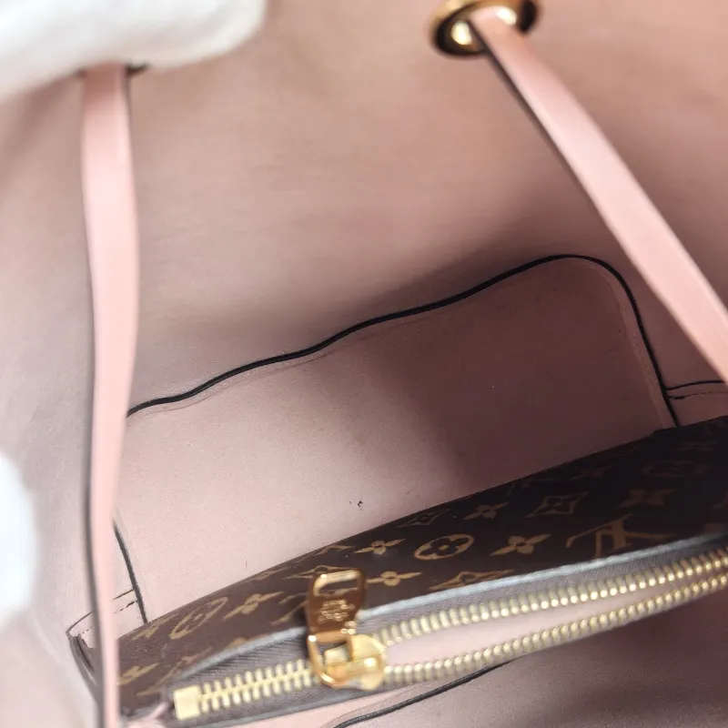 Louis Vuitton Shoulder Bag NÉONOÉ Bucket Bag PVC Medium 26 × 17.5 × 26 cm — detail view 9 of 10
