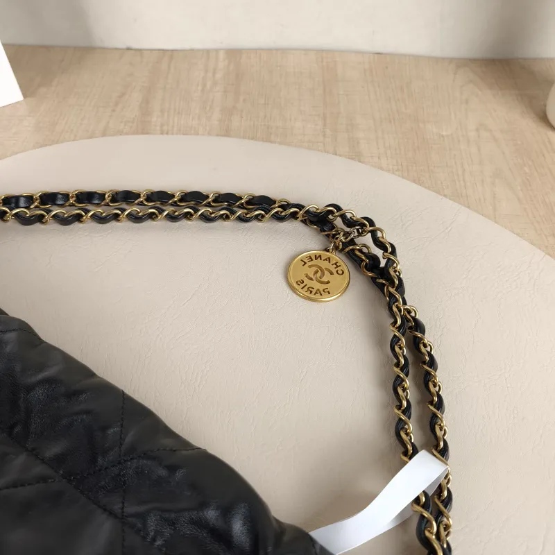 Chanel Shoulder Bag22Bag Black CC alfskin Small35 × 7 × 37 cm — detail view 6 of 14