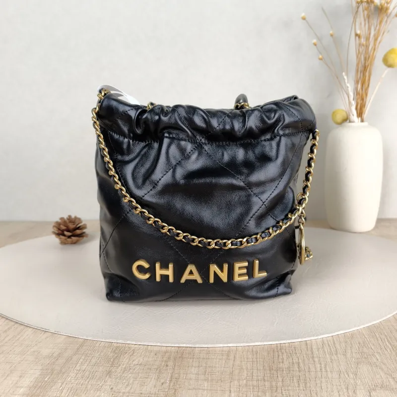 Chanel Shoulder Bag22Bag Black CC alfskinmini20 × 6 × 19 cm