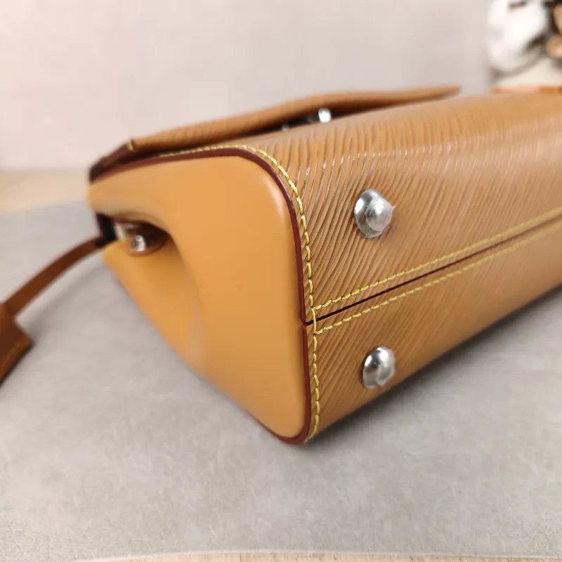 Louis Vuitton Crossbody Bag CLUNY Yellow Epi Embossed Calfskin Mini 20 × 7.5 × 16 cm — detail view 14 of 15