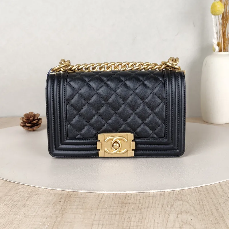 Chanel Crossbody Bag Le Boy​Black Calfskin Small20.5 × 8.5 × 12 cm