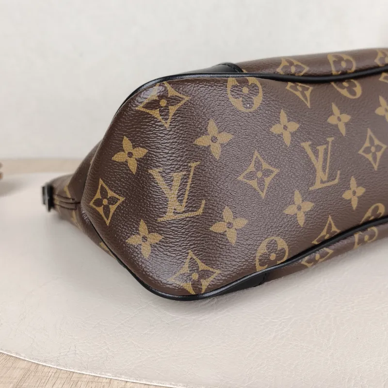 Louis Vuitton Crossbody Bag Boulogne PVC Small 26 × 9.5 × 16 cm — detail view 2 of 10