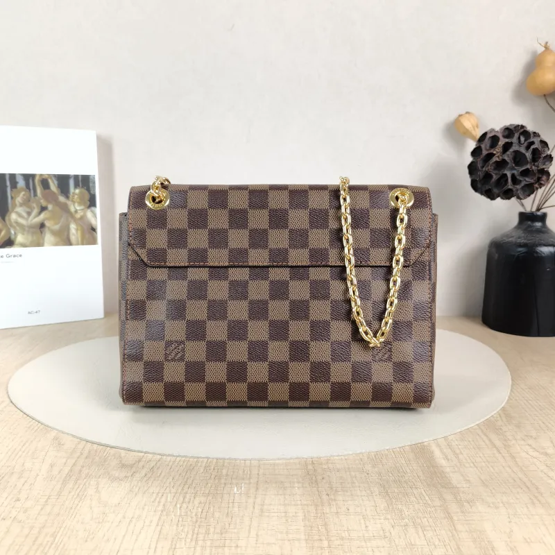 Louis Vuitton Shoulder Bag VAVIN Red · PVC Small25 × 9.5 × 17 cm — cover view 5 of 6