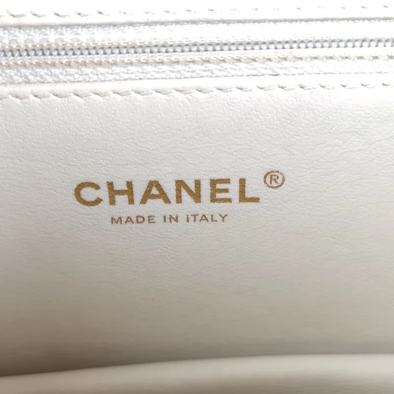 Chanel Crossbody Bagcf Collection Crossbody Bag White Calfskin One Size21 × 5 × 14 cm — detail view 6 of 14