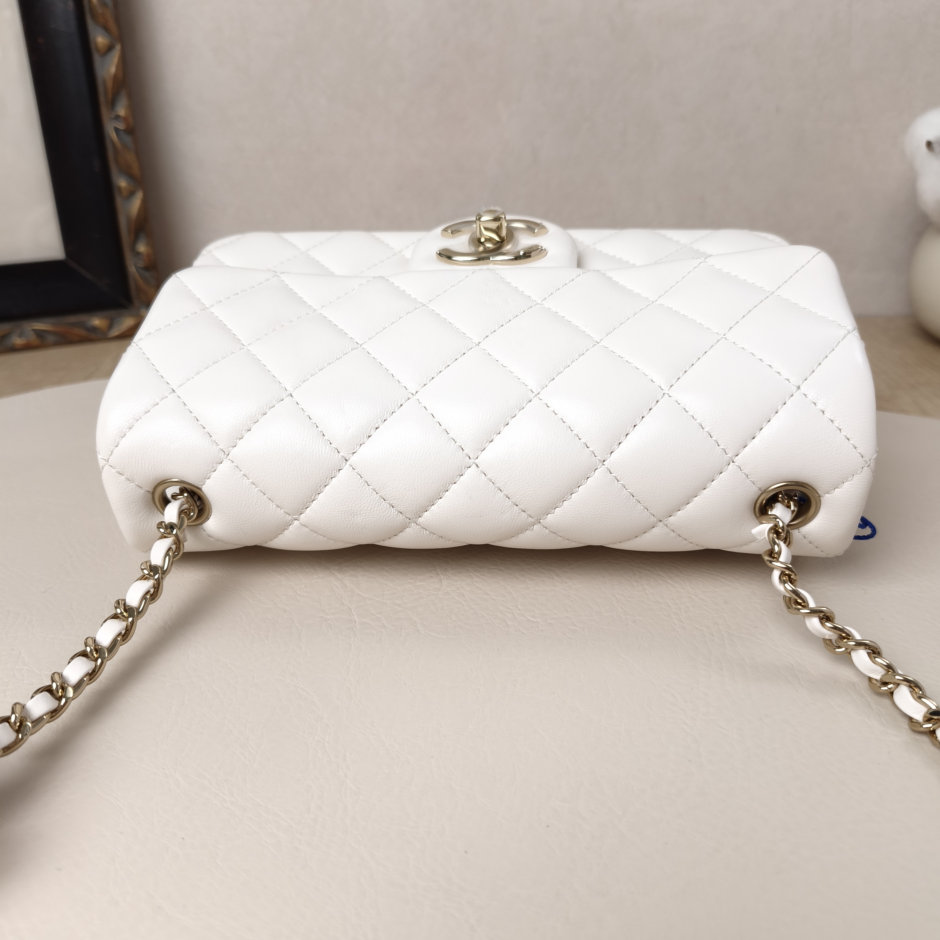 Chanel Crossbody Bag Classic Flap Large Mini CF Mini White Lambskin mini20 × 6 × 12 cm logo — cover view 4 of 10