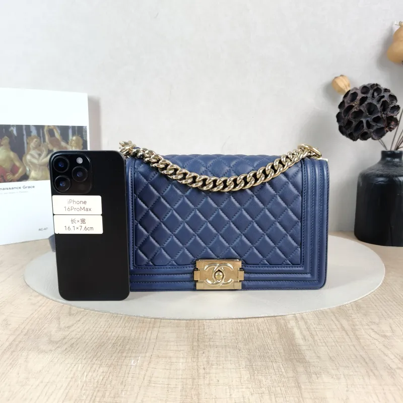 Chanel Crossbody Bag Le BoyNavy Medium25 × 9 × 15 cm — cover view 3 of 5
