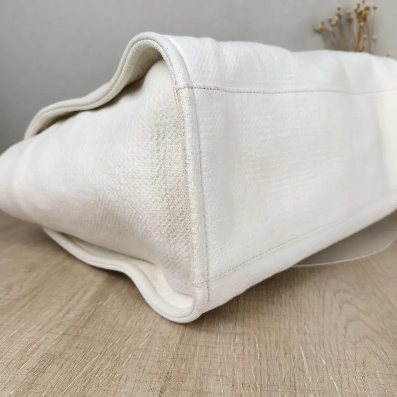 Chanel Shoulder Bag White 38 × 19 × 29.5 cm — detail view 8 of 15