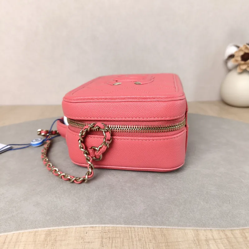 Chanel Crossbody Bag CC Filigree Vanity Cosmetic Bag Pink Grained Calfskin Small 17 × 7 × 13 cm 29 — detail view 14 of 15