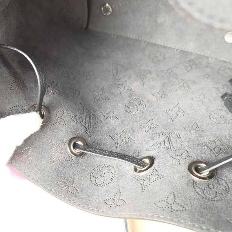 Louis Vuitton Crossbody Bag BELLA Black Calfskin One Size 22 × 14 × 19 cm — detail view 9 of 10