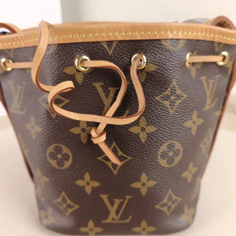 Louis Vuitton Crossbody Bag NANO NOÉ Bucket Bag Nano Monogram PVC nano 13 × 10 × 16 cm — detail view 8 of 10