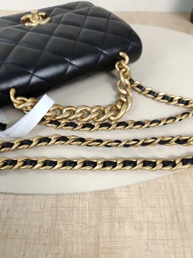 Chanel Crossbody Bag Crossbody Bag Black Lambskin One Size19.5 × 4 × 14.5 cm — detail view 6 of 14