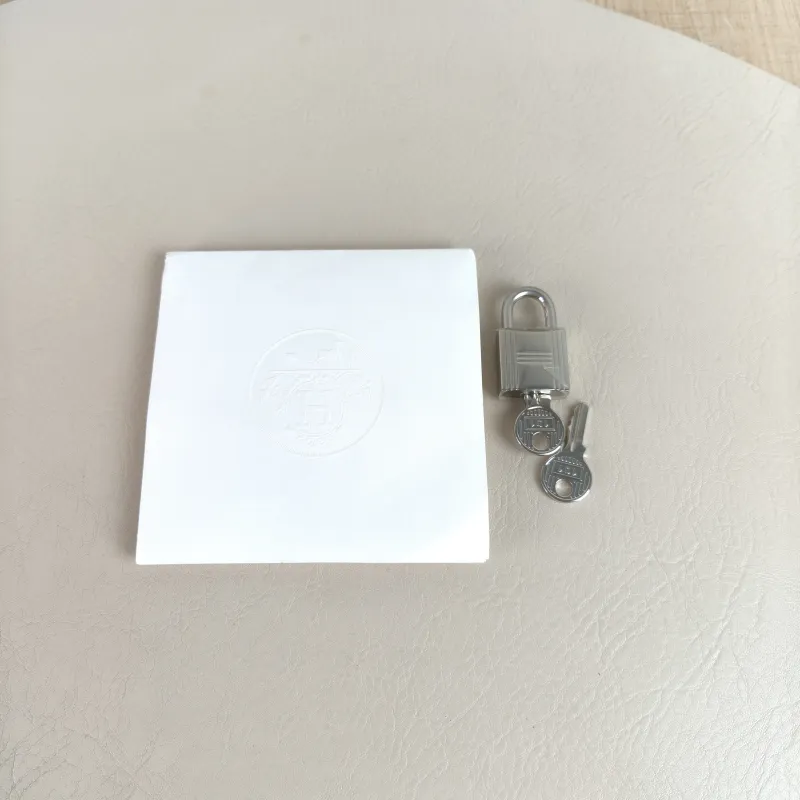 Hermès Top Handle Bag Picotin Lock 18 18 Taurillon Clemence TC Calfskin Small 18 × 13 × 18 cm K — detail view 1 of 11