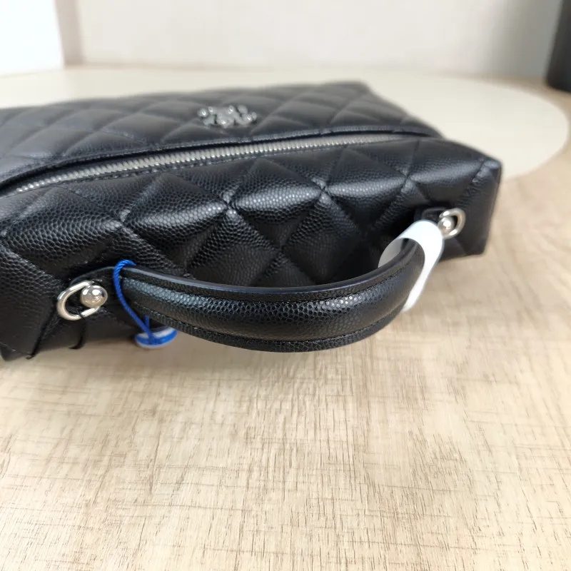 Chanel Crossbody Bag25p logo lp Black Grained Calfskin One Size19.5 × 5 × 17 cm — detail view 3 of 14