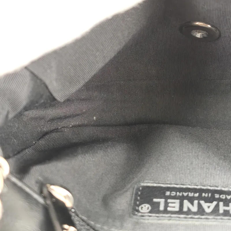 Chanel Crossbody Bag Black Lambskinmini17 × 8 × 13.5 cm — detail view 6 of 13