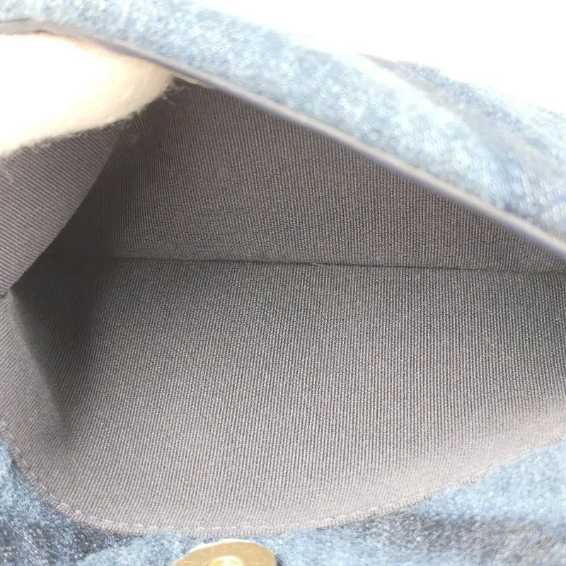 Chanel Crossbody Bag 19Bag Blue Small 26 × 9 × 16 cm — detail view 4 of 15