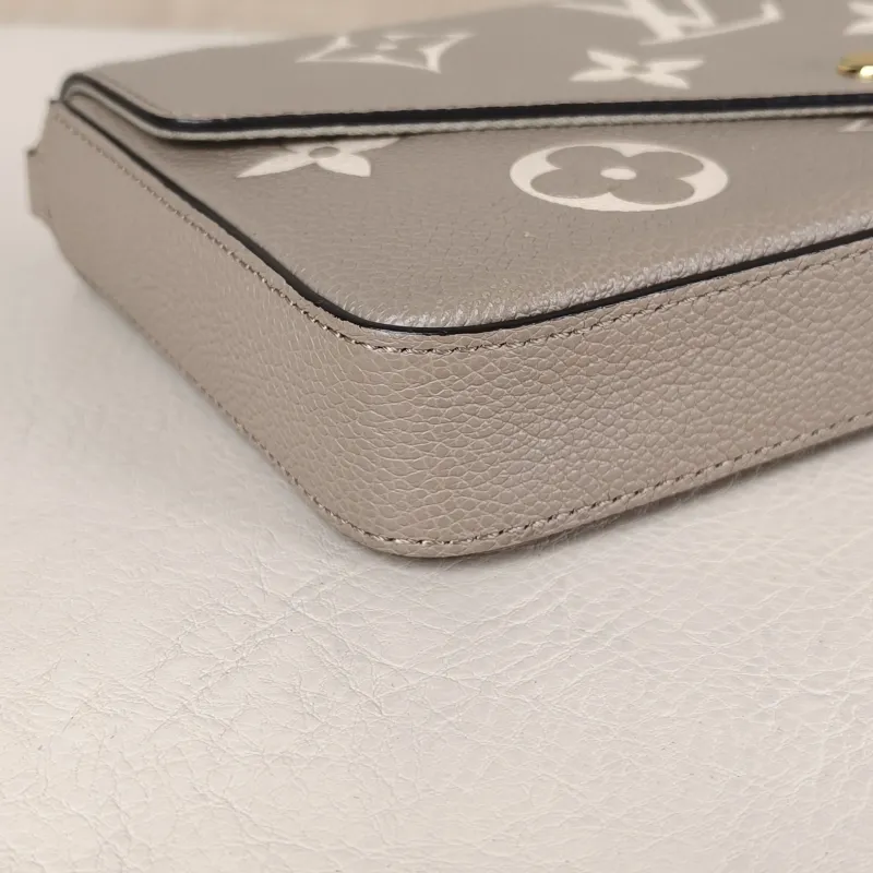 Louis Vuitton Crossbody Bag Pochette Félicie · White Calfskin Small 21 × 3 × 12 cm — detail view 4 of 15