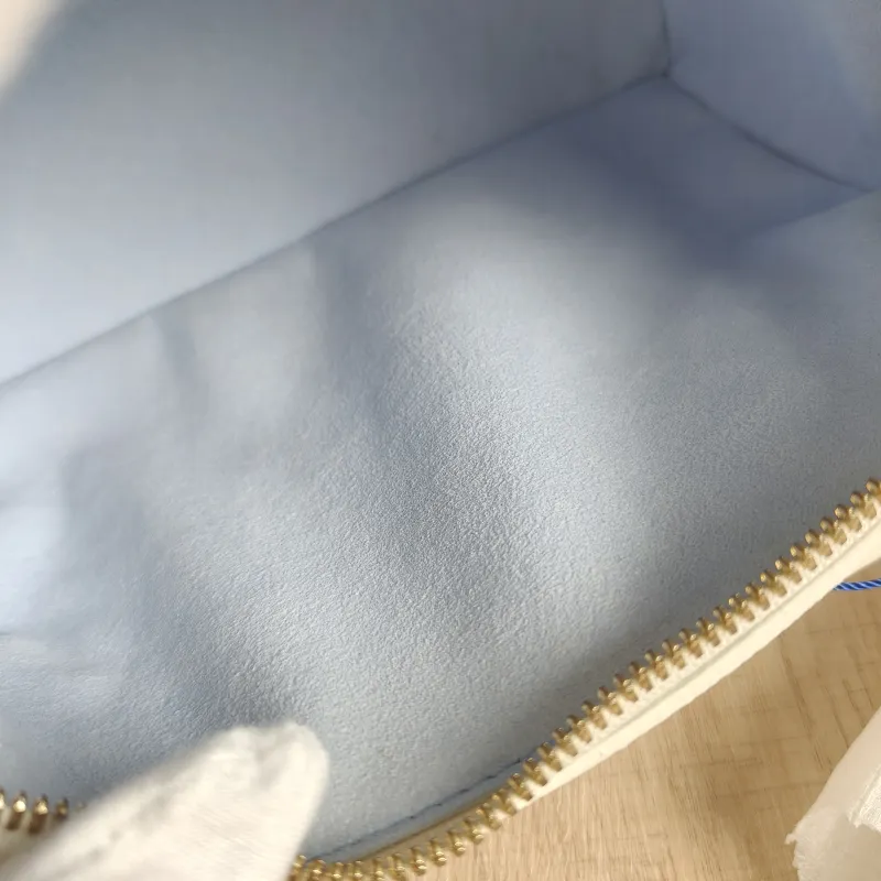 Louis Vuitton Crossbody Bag Speedy20 White · Blue Empreinte Embossed Calfskin Small 20.5 × 12 × 13.5 cm — detail view 6 of 13