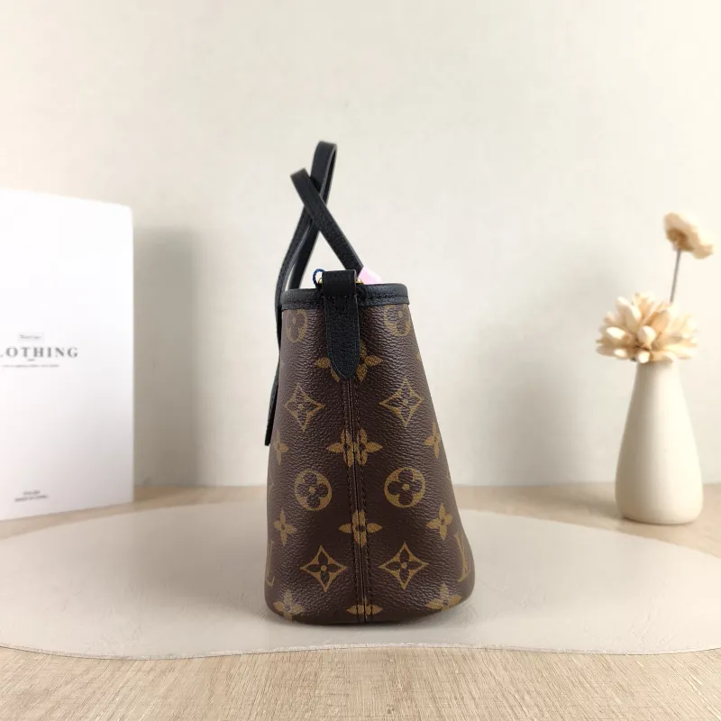 Louis Vuitton Crossbody Bag NEVERFULL INSIDE OUT BB Black PVC · Calfskin BB 26.5 × 11 × 16.5 cm — detail view 10 of 11