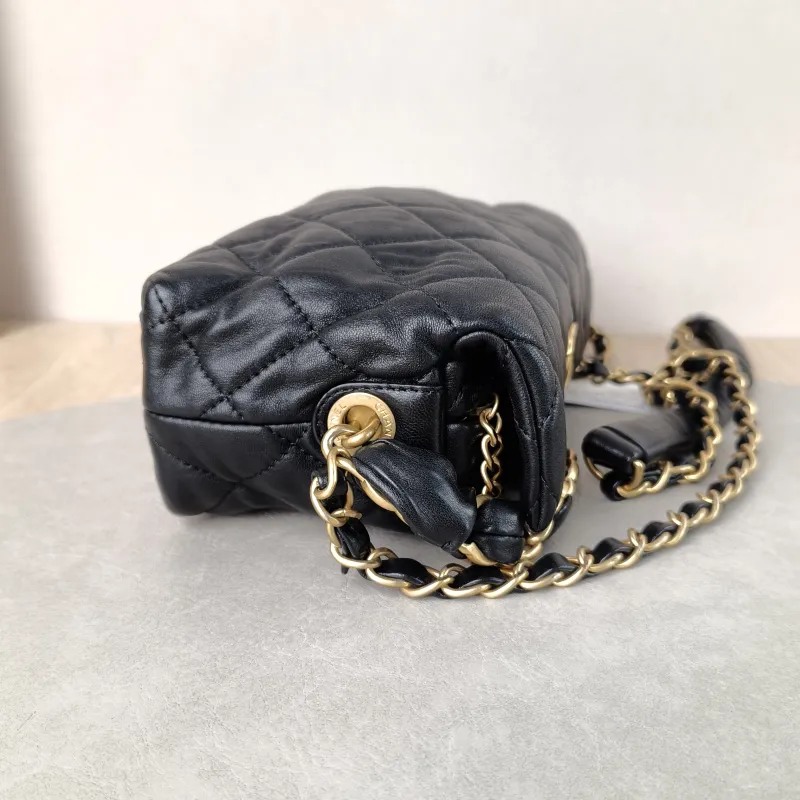 Chanel Crossbody Bag Crossbody Bag Black Lambskin One Size 17.5 × 7 × 9 cm 31 — detail view 4 of 11