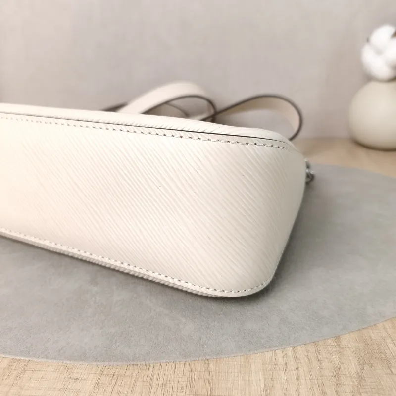 Louis Vuitton Crossbody Bag MARELLE White Epi Embossed Calfskin Small25 × 8 × 15 cm — detail view 4 of 12