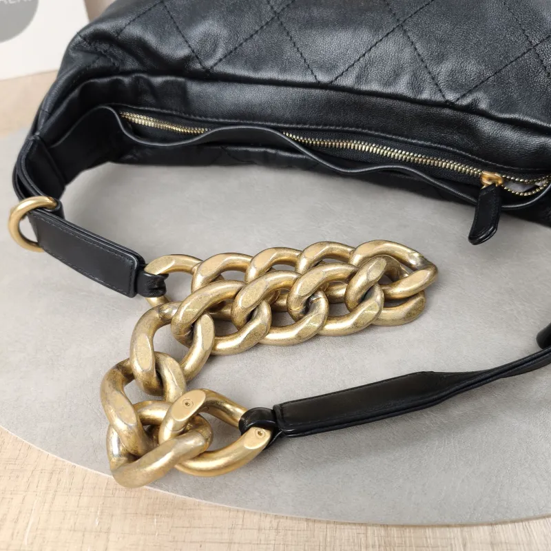 Chanel Shoulder Bag hobo Black Lambskin One Size25 × 9 × 22 cm — detail view 10 of 14