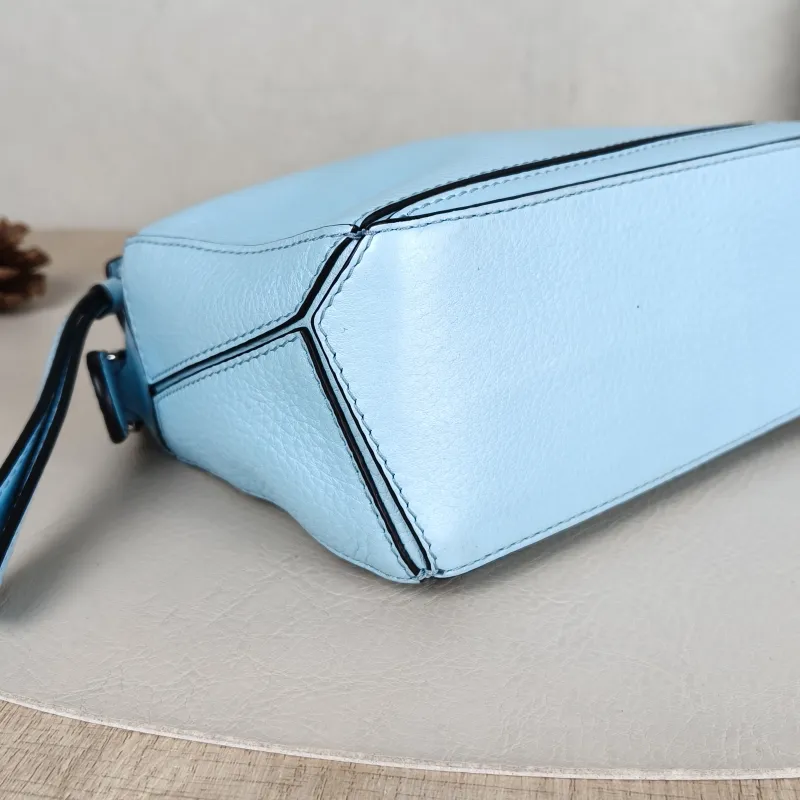 LOEWE Crossbody Bag Puzzle Blue Calfskin Mini 18 × 8 × 12.5 cm — detail view 4 of 11