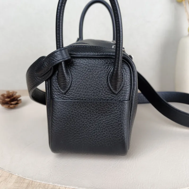 Hermès Crossbody Bag Lindy Mini 19 89Black TC Calfskin Mini 19 × 9.5 × 13 cm K — detail view 7 of 11