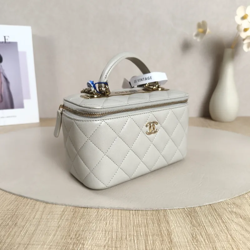 Chanel Crossbody Bag trendy cc Edition Green Lambskin One Size17 × 8 × 9.5 cm — cover view 4 of 12
