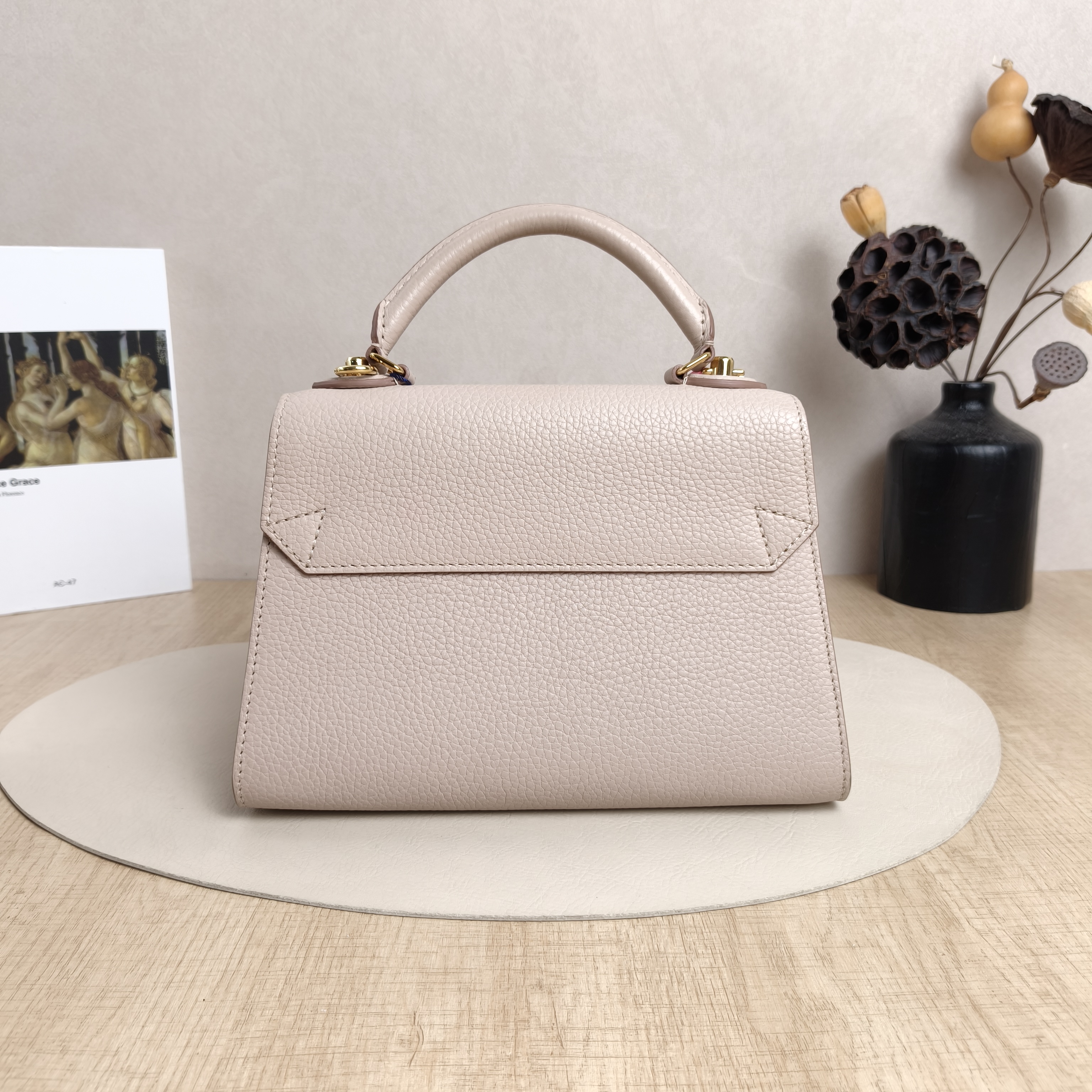Louis Vuitton Crossbody Bag Twist One Handle Edition Calfskin Small25 × 11 × 17 cm — cover view 2 of 6