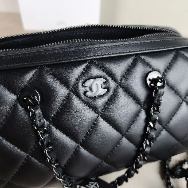 Chanel Crossbody Bag Bowling Bag soblack Black Lambskin One Size 18.5 × 11 × 11.5 cm — detail view 9 of 10