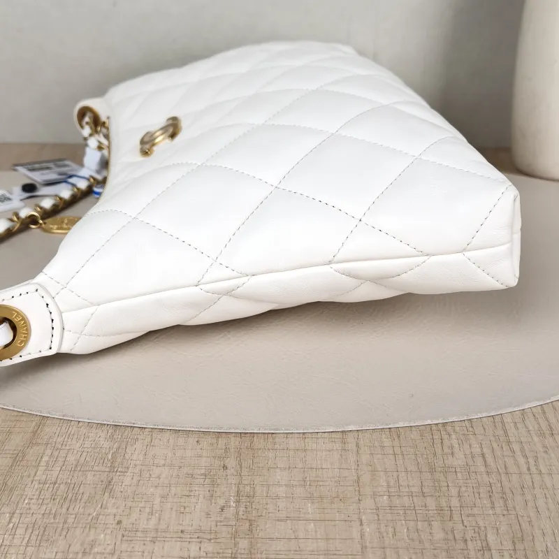 Chanel Shoulder Bag25s hobo White Lambskin Large32 × 6 × 20 cm — detail view 8 of 12