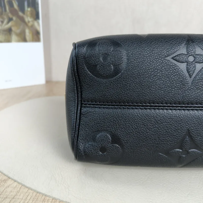 Louis Vuitton Crossbody Bag Speedy20Black Calfskin Small20.5 × 12 × 13.5 cm — detail view 10 of 10