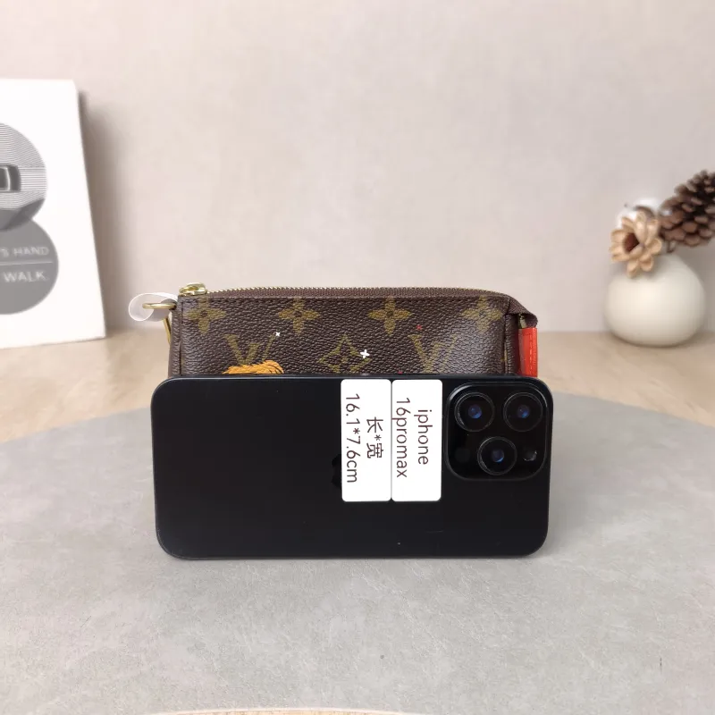 Louis Vuitton Clutch Mini Pochette Accessoires Monogram PVC Mini 15.5 × 4 × 10.5 cm — cover view 2 of 5