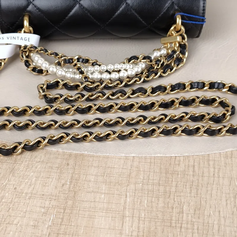Chanel Crossbody Bag Pearl Black Lambskin Mini 19 × 5.5 × 12.5 cm — detail view 8 of 12