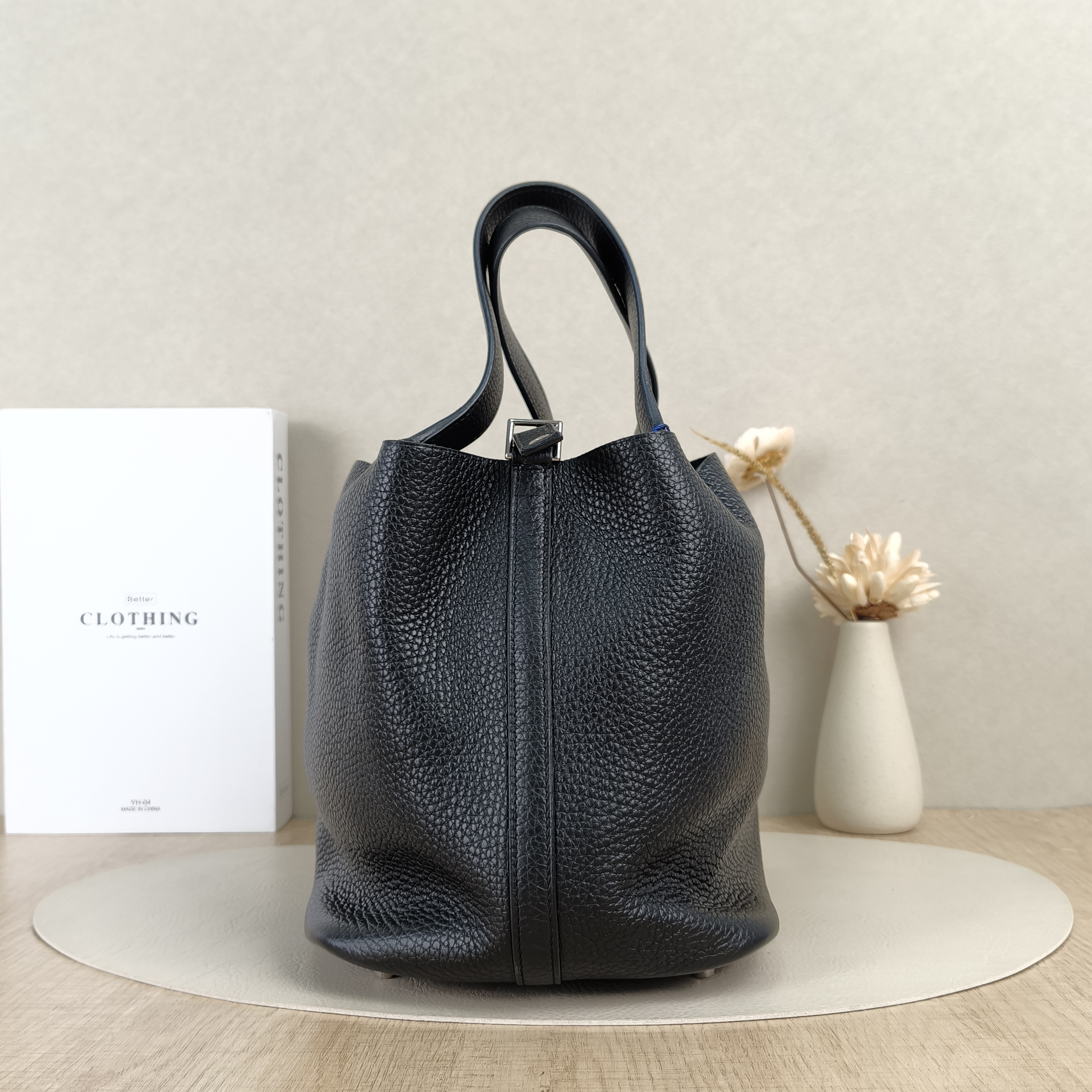 Hermès Top Handle Bag Picotin Lock 22 2289Black Clemence Taurillon TC Calfskin Medium22 × 18 × 21 cm