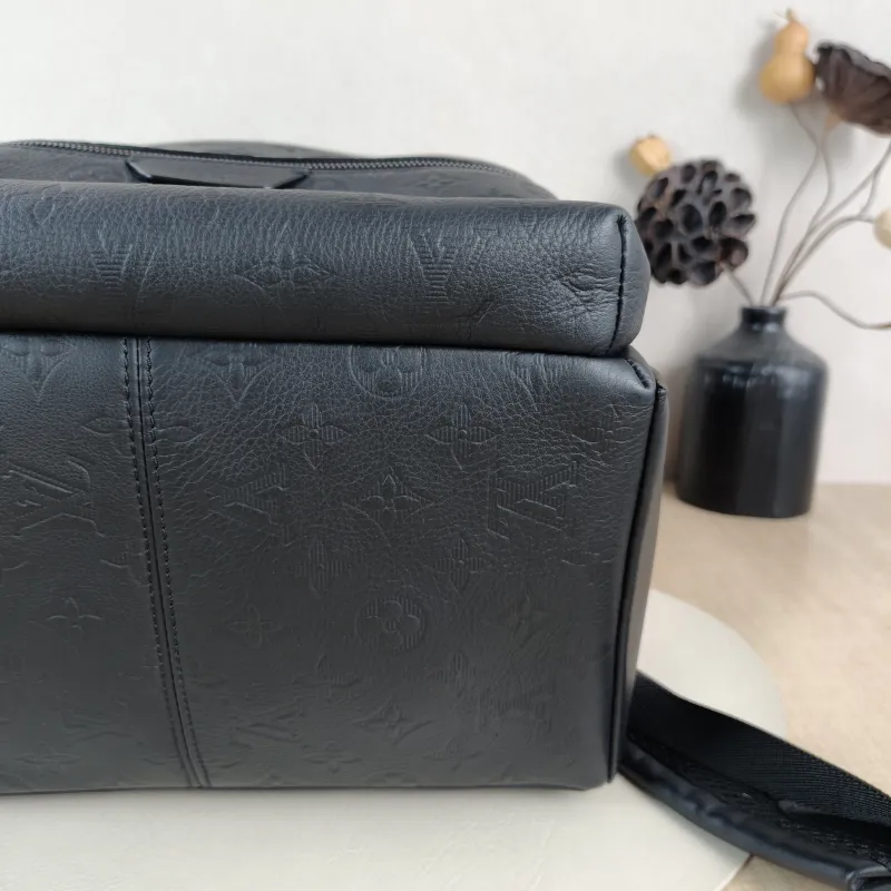 Louis Vuitton Backpack Discovery Backpack Black Calfskin Small 29 × 20 × 38 cm — detail view 11 of 12
