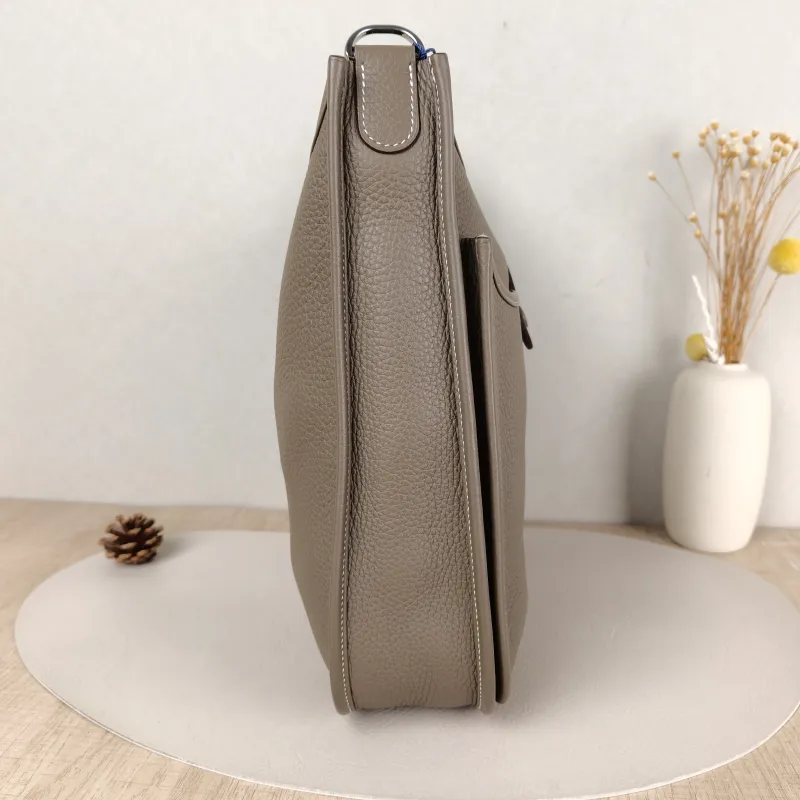 Hermès Crossbody Bag Evelyne 29 29 Taurillon Clemence TC Calfskin Small 29 × 8 × 30 cm W — detail view 9 of 10