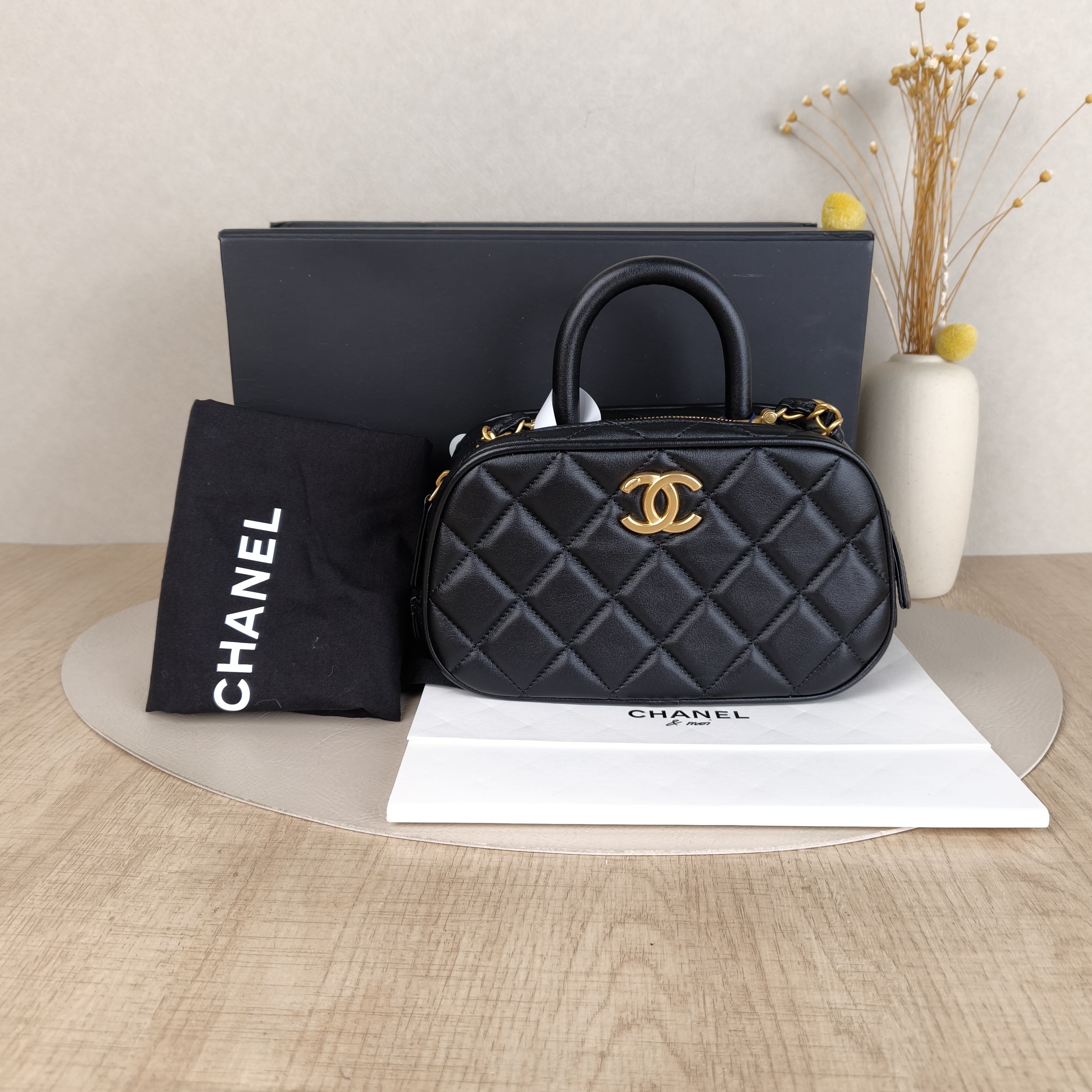 Chanel Crossbody Bag Black Calfskin 20 × 8.5 × 11.5 cm — cover view 4 of 6