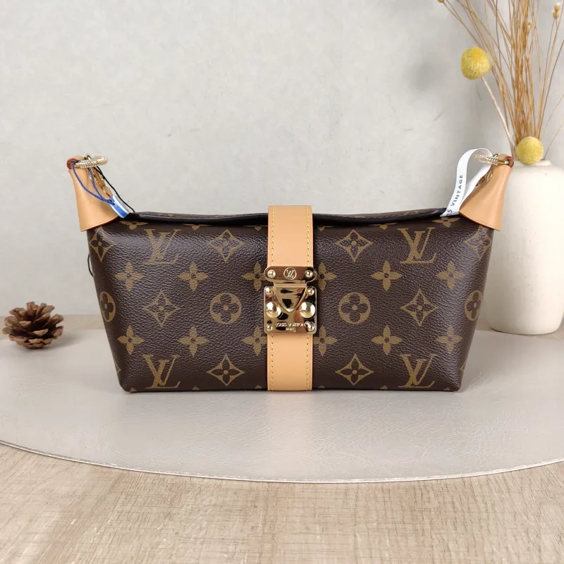 Louis Vuitton Shoulder Bag Pochette Mia Monogram PVC One Size 22 × 8 × 14.5 cm