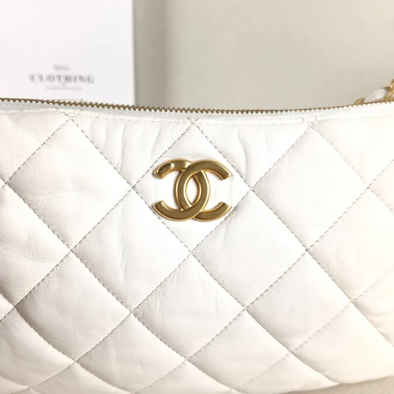 Chanel Shoulder Bag hobo White Lambskin Large 32 × 4 × 20 cm — detail view 1 of 9