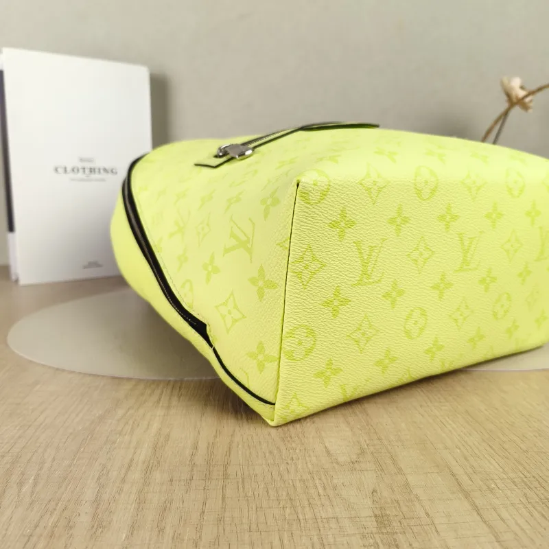 Louis Vuitton Backpack Discovery Slim Backpack Green PVC · Calfskin One Size28 × 13 × 38 cm — detail view 7 of 13