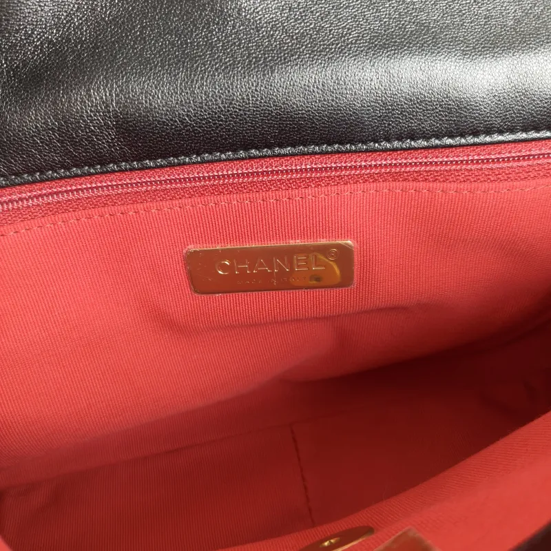 Chanel Crossbody Bag 19Bag Black SL ambskin Small 26 × 9 × 16 cm — detail view 11 of 13