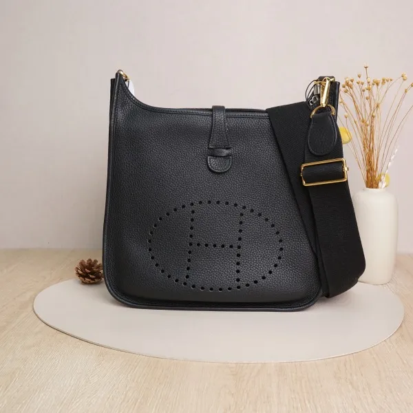 Hermès 29B Black with Gold-Tone Hardware Calfskin · Shoulder Strap Dust Bag · 29 × 7 × 30 cm