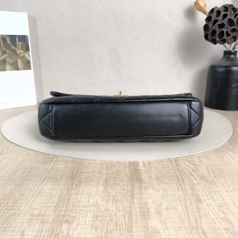 Chanel Crossbody Bag Black Lambskin Medium27 × 6 × 14 cm — cover view 3 of 5