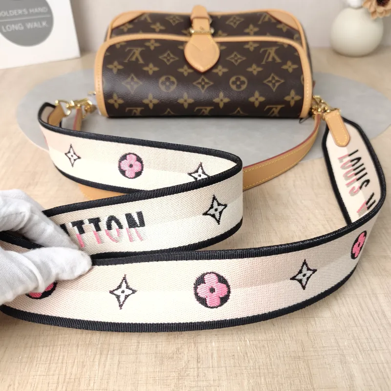 Louis Vuitton Crossbody Bag Diane Baguette Bag Shoulder Strap PVC Small24 × 9 × 15 cm — detail view 15 of 15