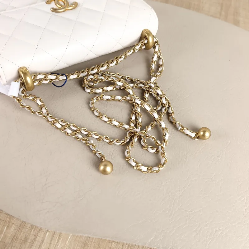 Chanel Crossbody Bag woc White Calfskin Mini 17.2 × 3.3 × 10 cm — detail view 4 of 12