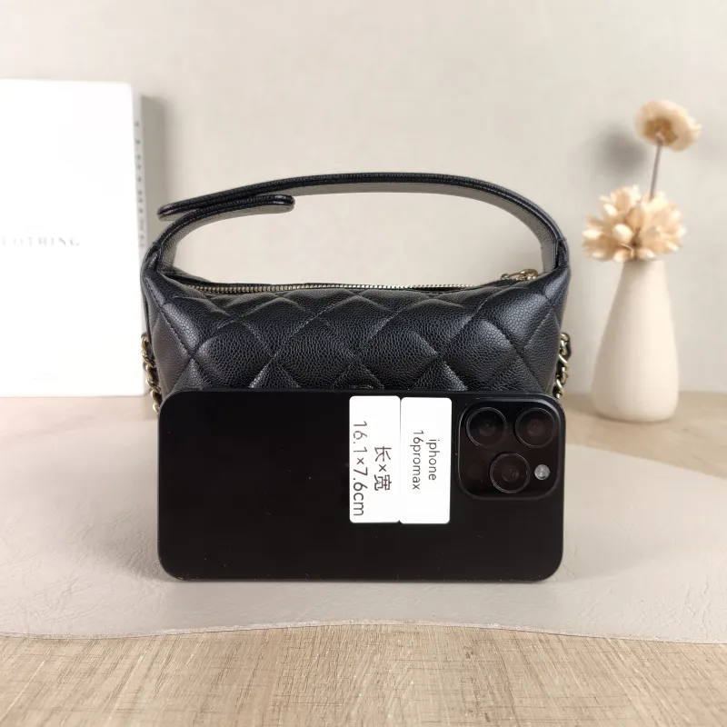 Chanel Crossbody Bag Crossbody Bag Black Grained Calfskin 21.5 × 7.5 × 19 cm — cover view 3 of 5