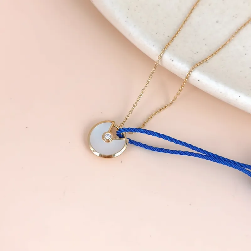 CARTIER Necklace Amulette de Necklace Pearl · White Mother-of-Pearl 18KY ellow Gold Small 41cm — cover view 2 of 8